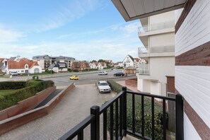 Property grounds - Sunrise A0 - Bright 3-bedroom apartment, frontal sea view and south facing terrace (De Haan)