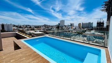 Kolam renang outdoor