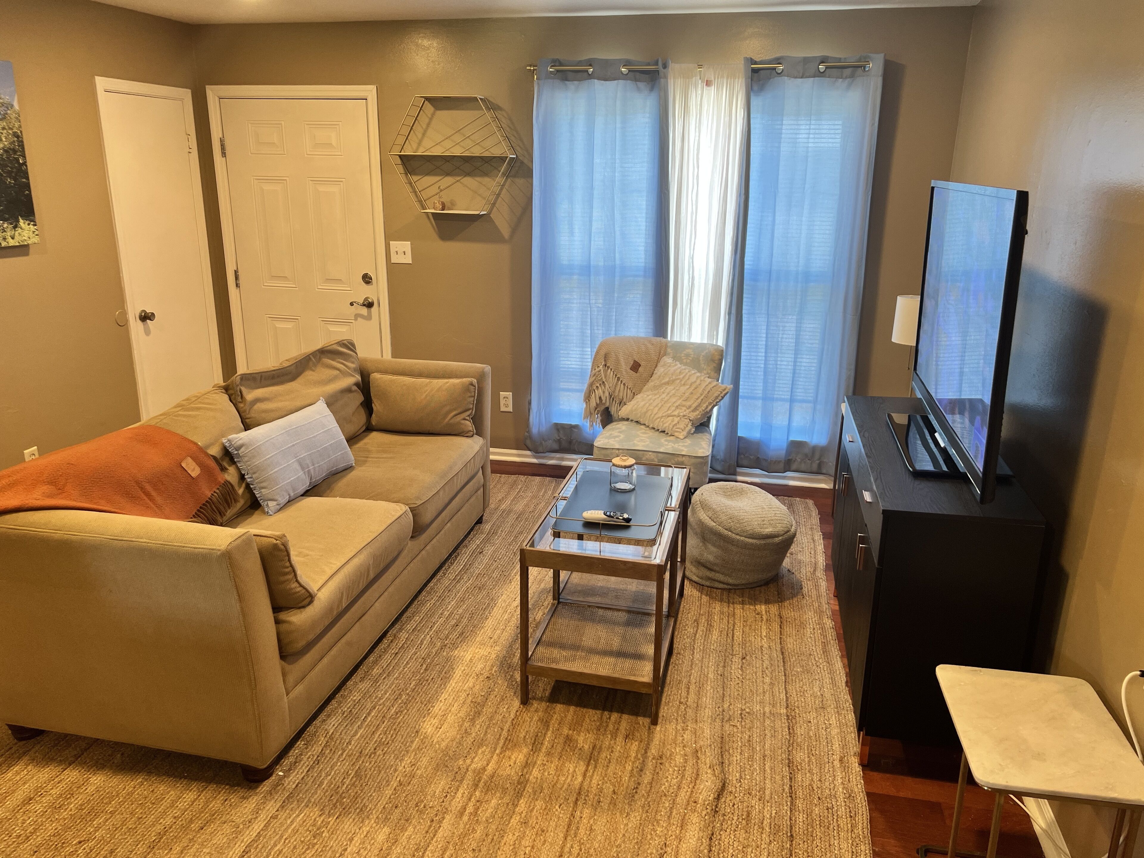 Eight to ten person sleeper only thirteen miles from University of Alabama.