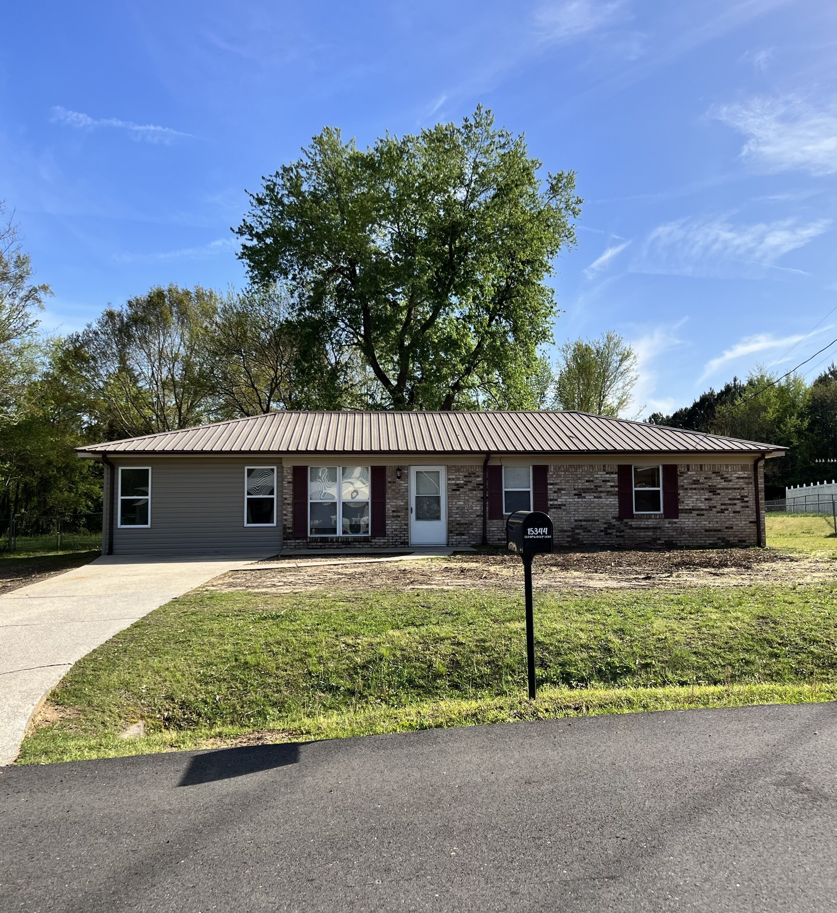 Eight to ten person sleeper only thirteen miles from University of Alabama.