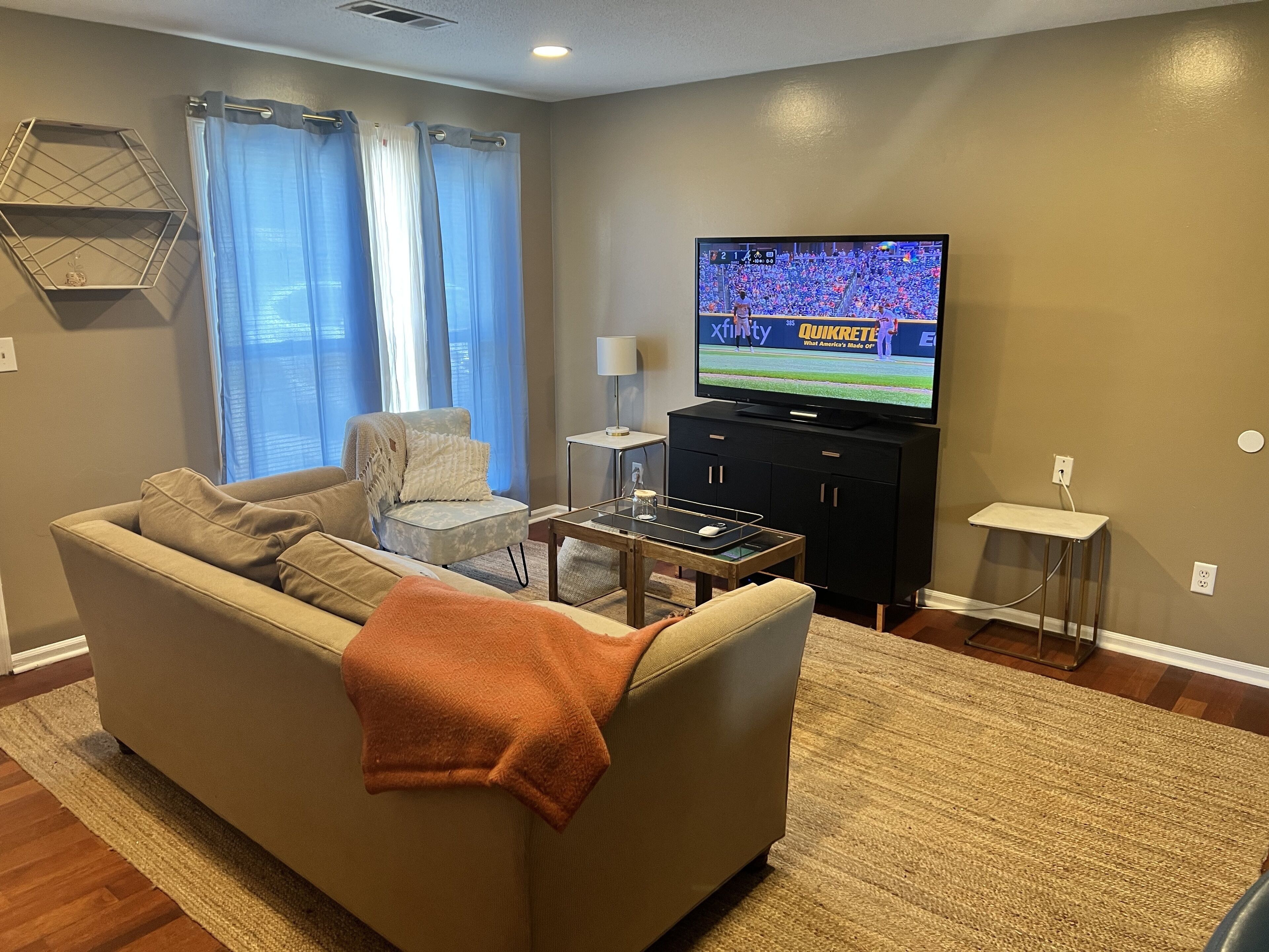 Eight to ten person sleeper only thirteen miles from University of Alabama.