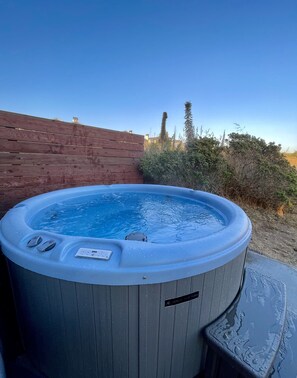 Outdoor spa tub - Water’s Edge - Ocean views, Private hot tub (Bodega Bay)