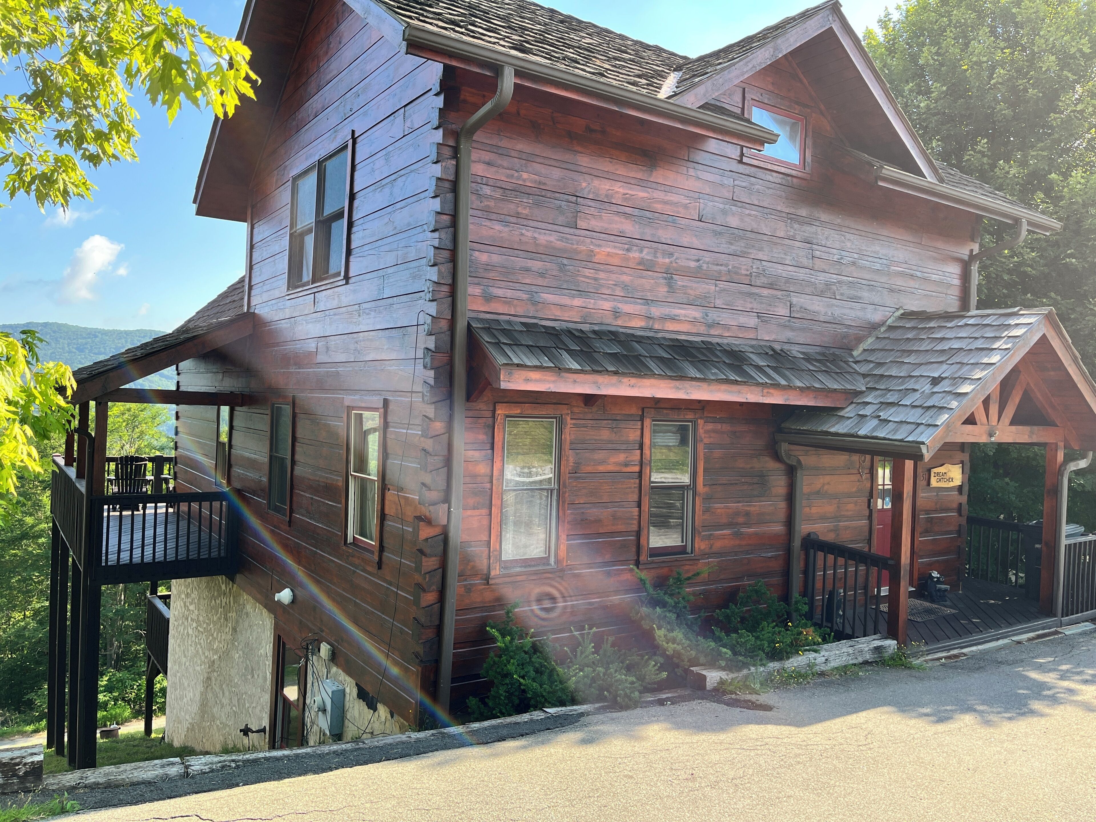 Pet Friendly Mountain Retreat~Hot Tub~Pool Table