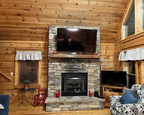 Smart-TV, Kamin, Bücher