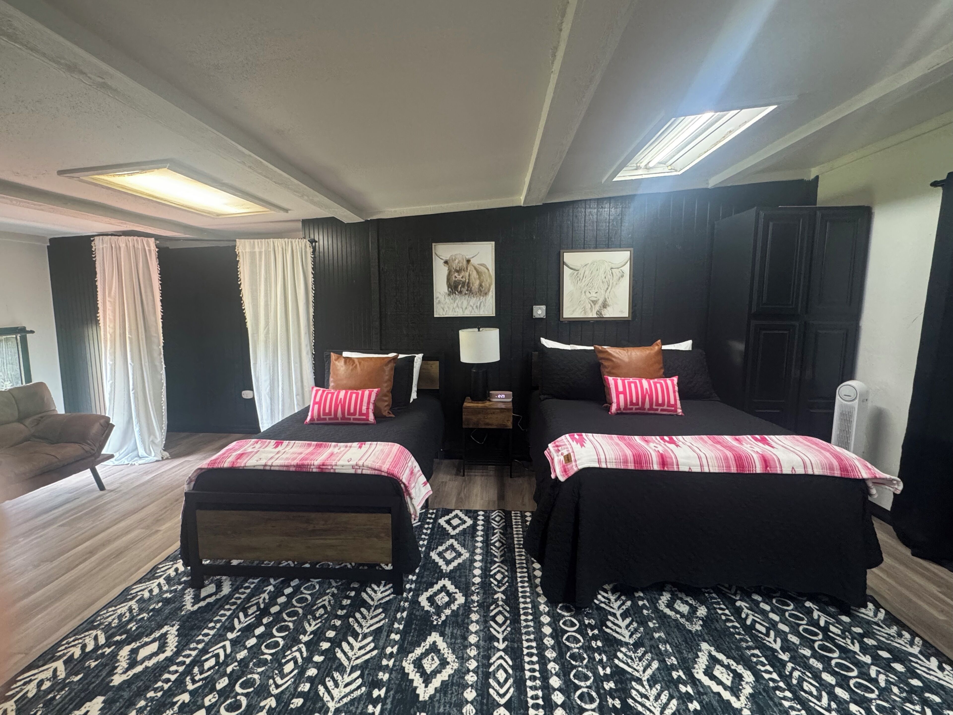 1 bedroom, bed sheets