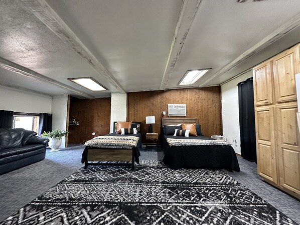 1 bedroom, bed sheets