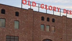 A brick building with the sign "OLD GLORY DIS" on the roof. - Current Bungalow 5 Beds Pro Turnkey MP Getaways (Clarksville)
