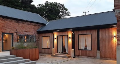 Simple Coastal Luxury near Southwold sleeps 10