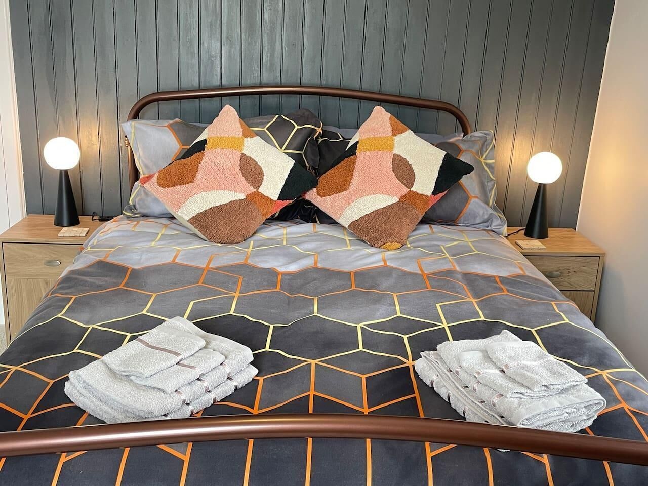 4 chambres, fer et planche à repasser, Wi-Fi, draps fournis