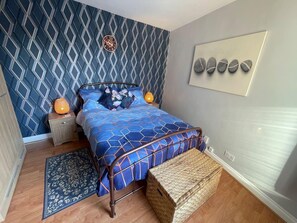 4 bedrooms, iron/ironing board, WiFi, bed sheets