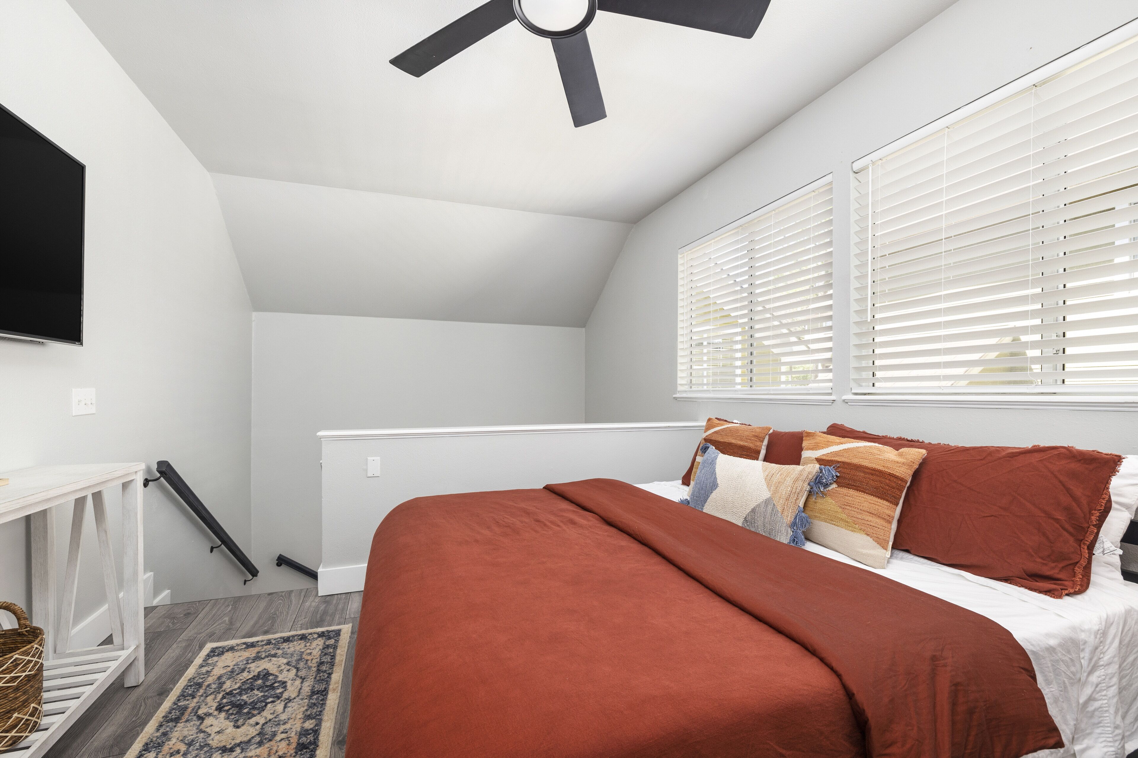 Stylish Retreat+Free Scooters @ Dickson St