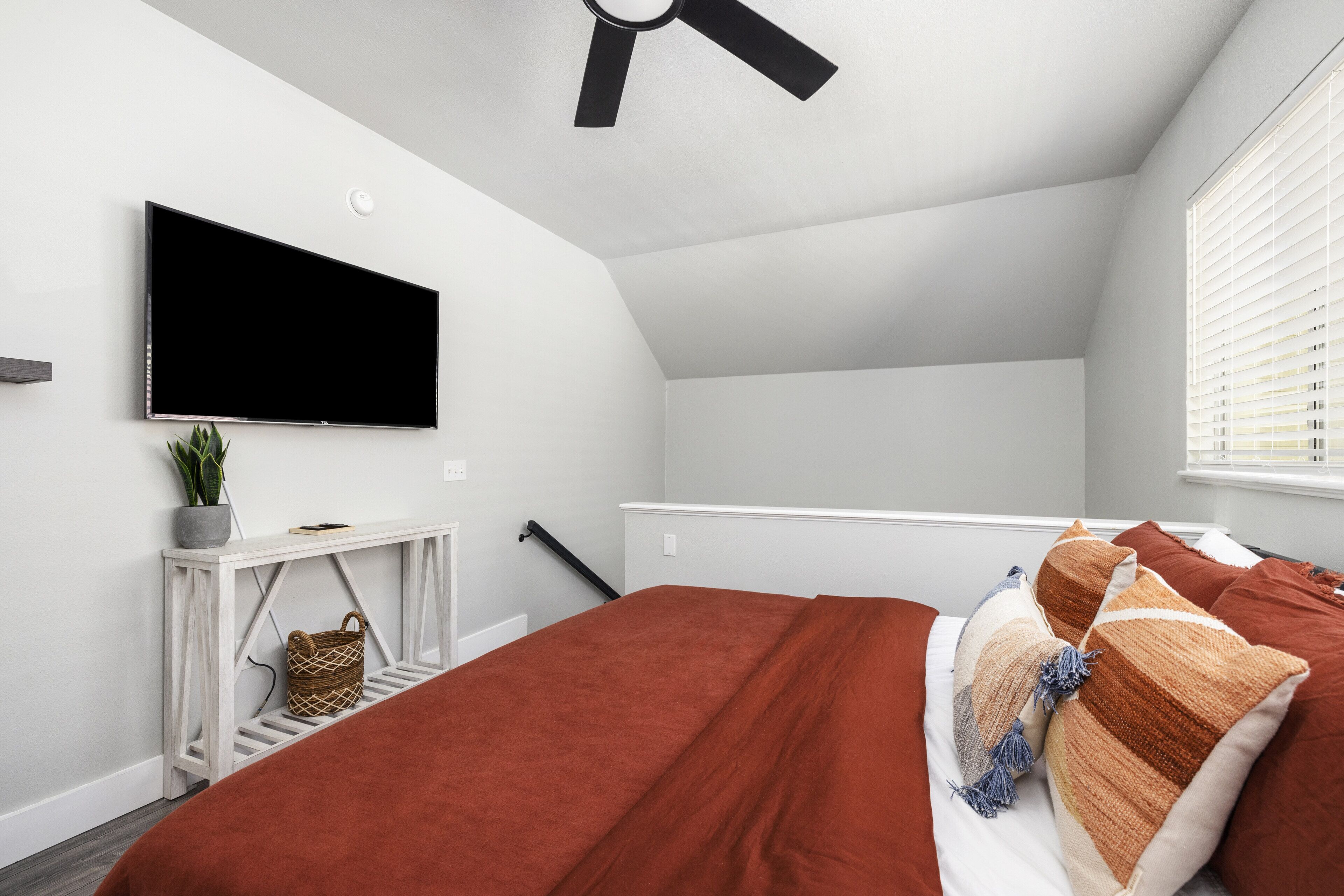 Stylish Retreat+Free Scooters @ Dickson St