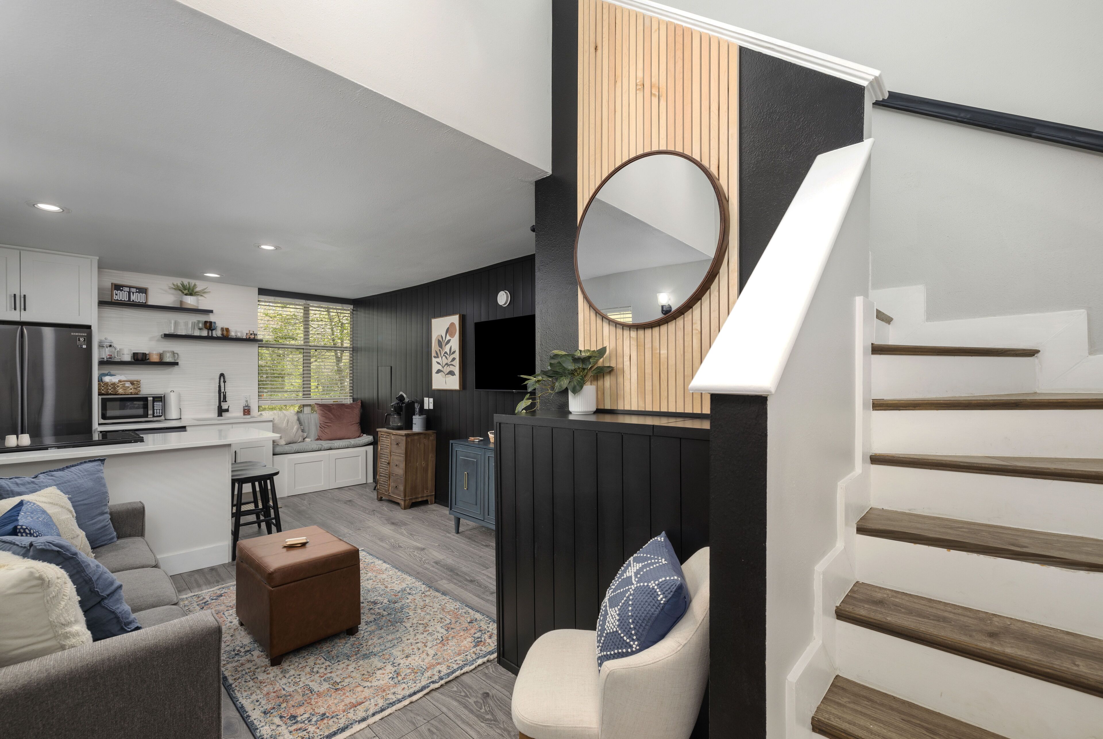 Stylish Retreat+Free Scooters @ Dickson St