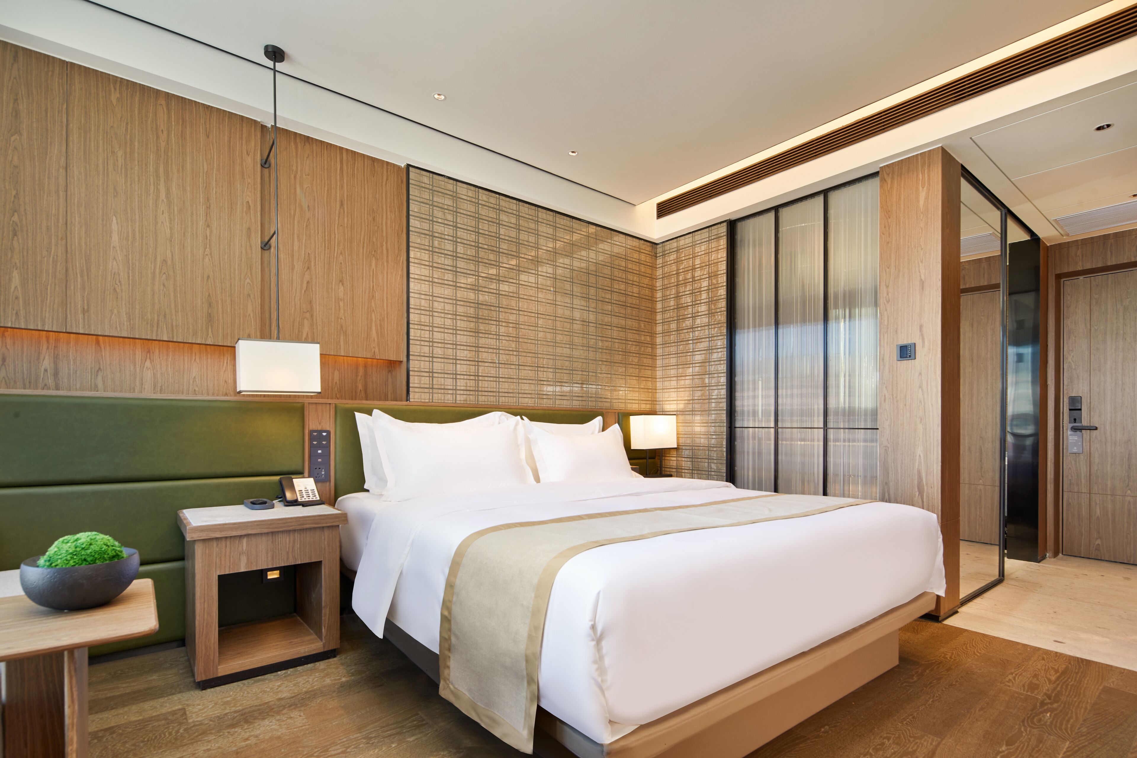 Blackout curtains, soundproofing, iron/ironing board, free WiFi