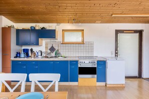 Fridge, oven, stovetop, coffee/tea maker - Holiday Apartment "Am Samuelstein" with Mountain View, Private Terrace & Wi-Fi (Bad Urach)
