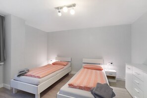 3 bedrooms, iron/ironing board, free WiFi, bed sheets - Holiday Home 'Doris' with Terrace & Wi-Fi (Bad Urach)