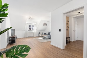 TV - Modern Apartment Lio - Nearby Lake and City Center with Wi-Fi (Friedrichshafen)