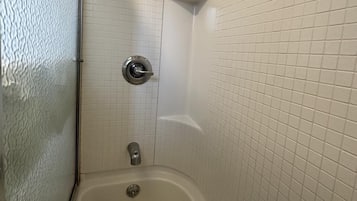 Basic Room | Bathroom