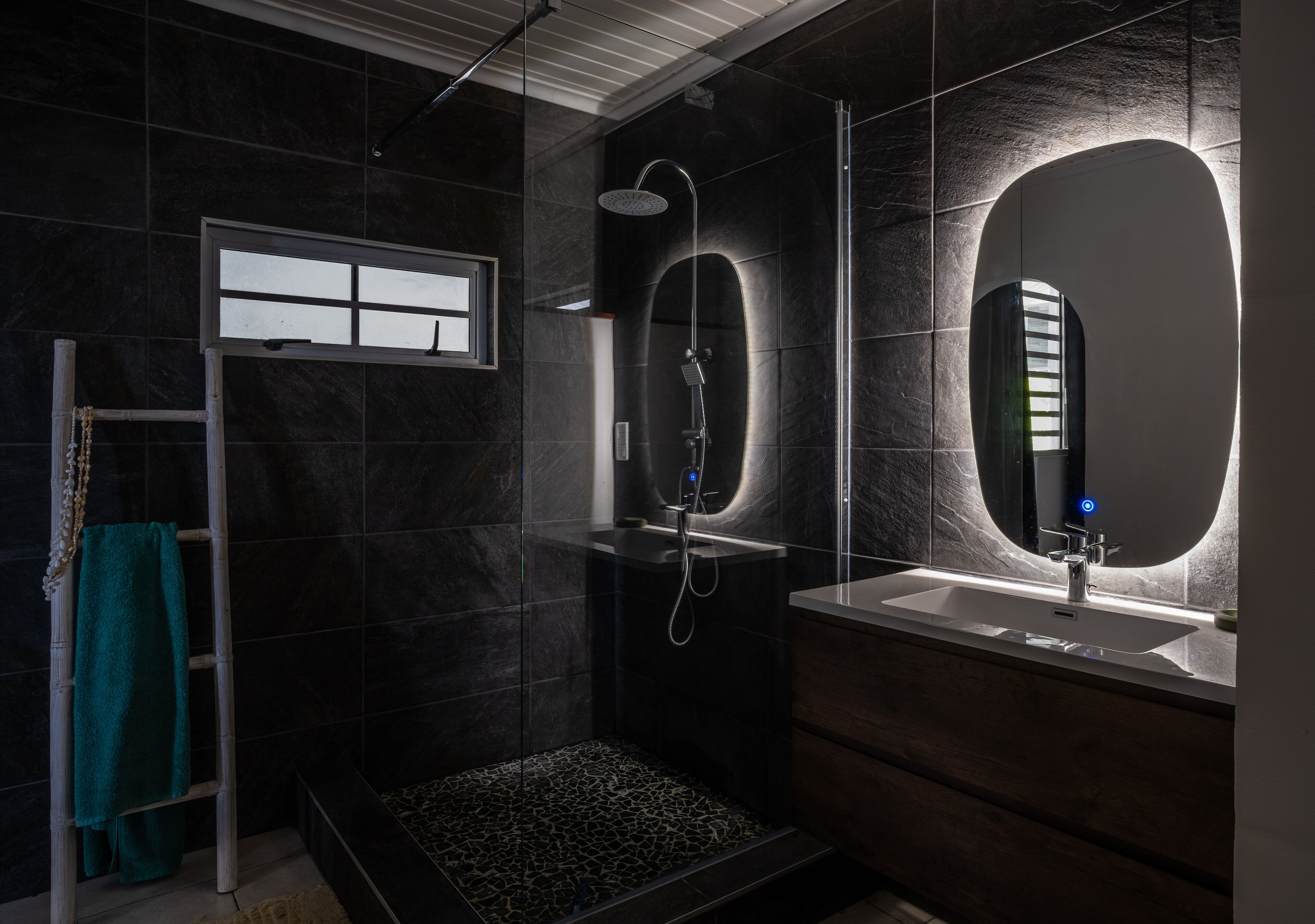 Comfort Double Room | Bathroom | Free toiletries, towels, toilet paper