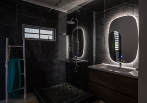 Comfort Double Room | Bathroom - Maison Taina (Arue)