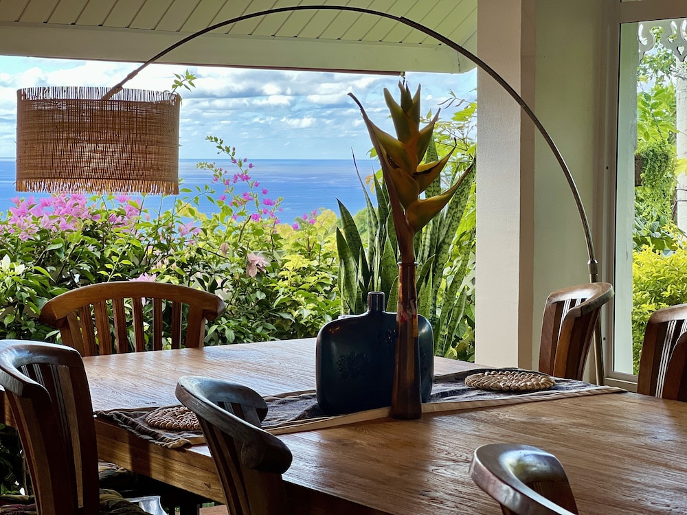 Restaurant, Maison Taina