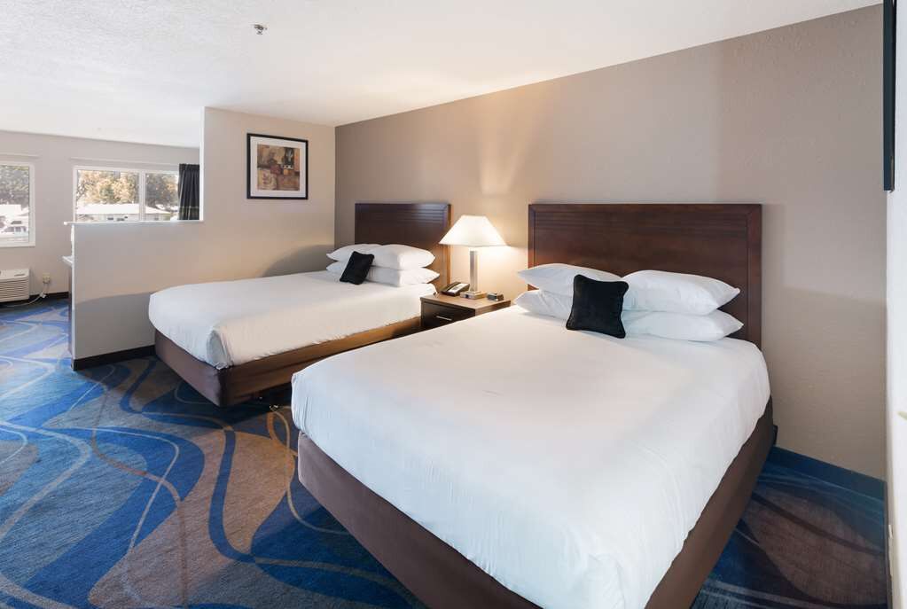 Stay in Comfort in Kennewick, WA! 2 Family-friendly Units w/ Complimentary BFast