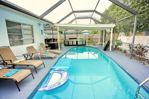 حمّام سباحة خارجي، حمّام سباحة مُدفَّأ