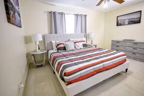 3 عدّة غرف نوم ومكتب ومكواة/لوح كي وسرير سفر