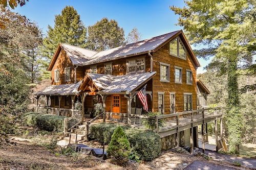 Homey riverfront cabin with hot tub, grill, wood fireplace, AC, & scenic views