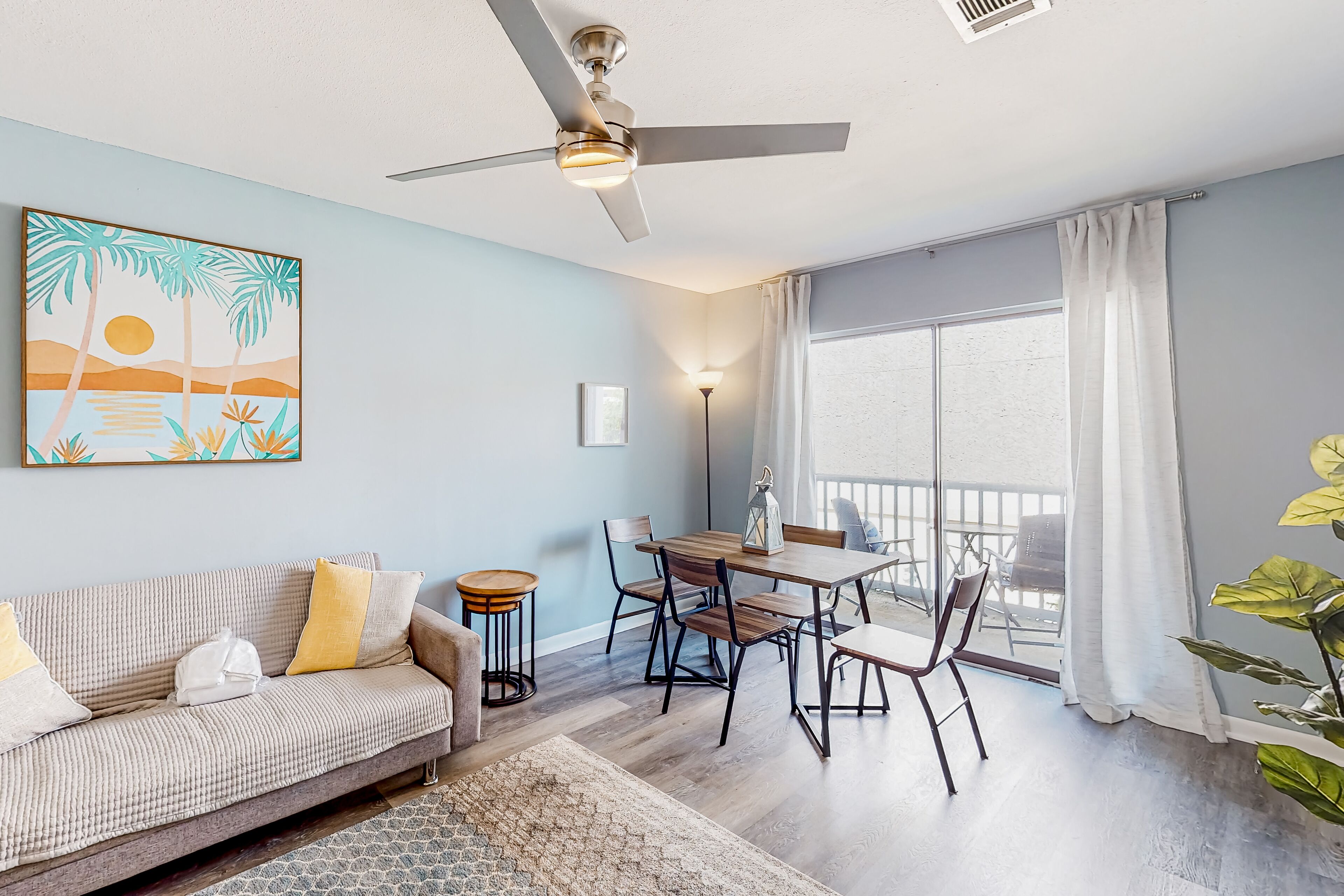 2nd-floor dog-friendly condo near the ocean with outdoor pool, balcony, & W/D