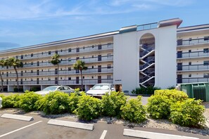 Exterior - Remodeled condo in a waterfront complex with pools, hot tubs, & tennis (Marco Island)