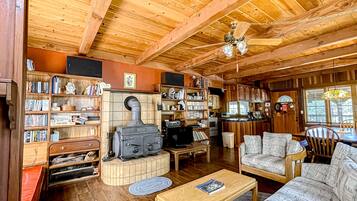 TV, mesa de pingue-pongue