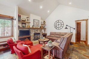 TV, fireplace
