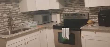 Geladeira, micro-ondas, fogão, cooktop