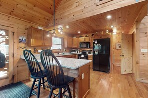 冰箱、微波炉、烤箱、炉灶