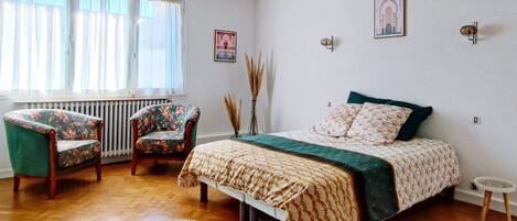 4 bedrooms, internet, bed sheets