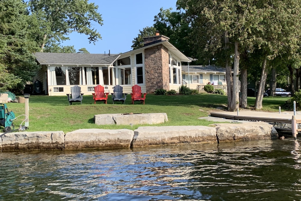 Fenelon Falls Getaway Waterfront Cottage