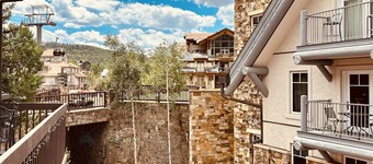 Ski in/Ski out, Pet Friendly in the Heart of Mountain Village!