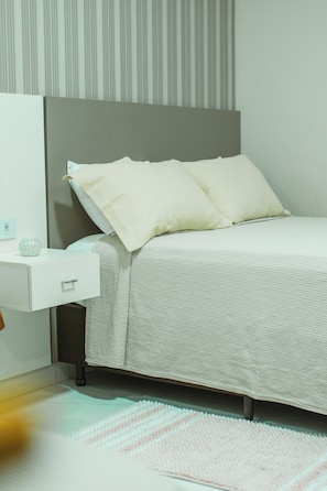 Habitación Premium con 1 cama doble o 2 individuales, terraza, vistas al jardín | Ropa de cama de alta calidad, colchones con acolchado adicional, minibar
