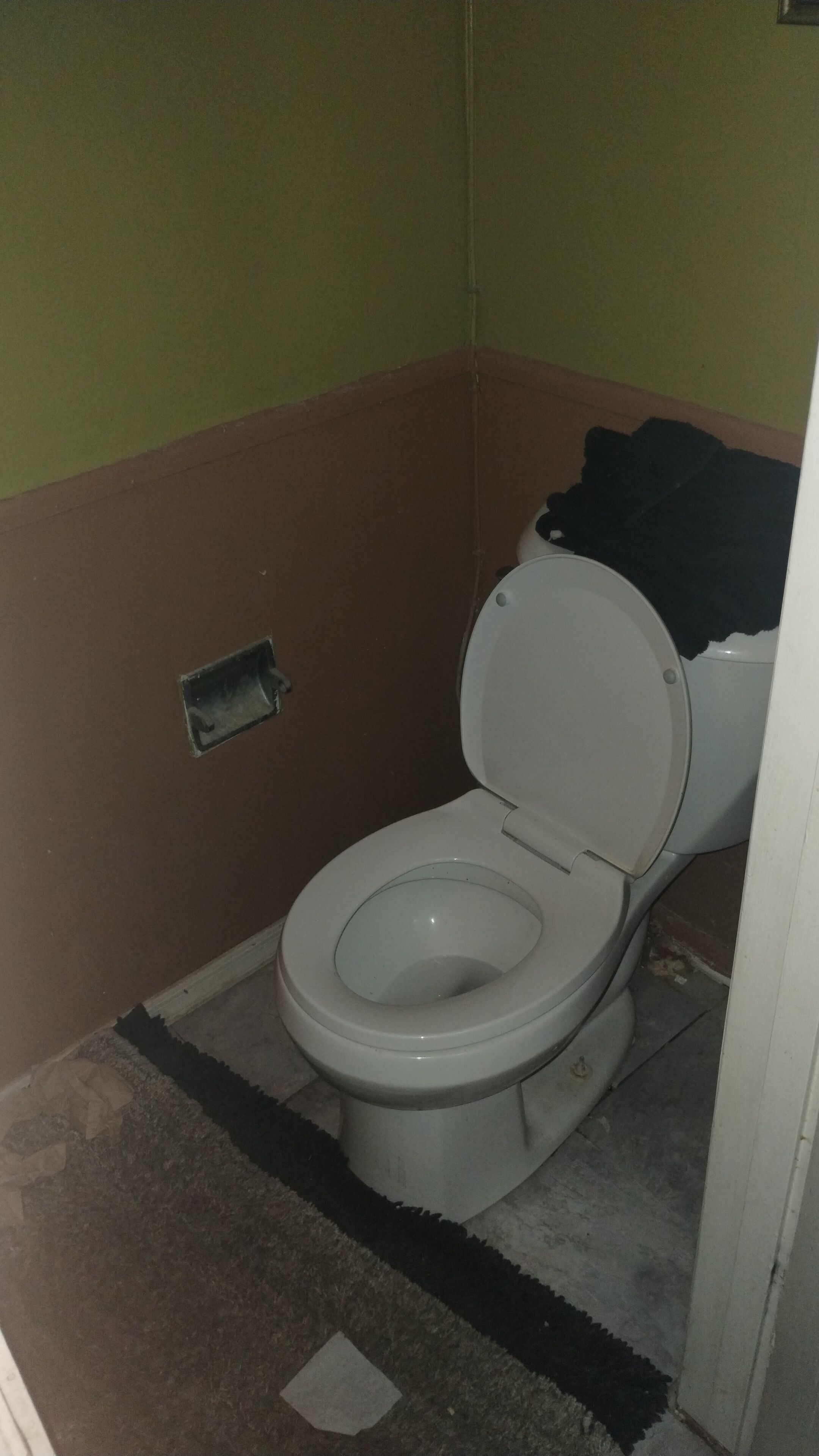 Nice home in a nice quiet community. Come over and stay as long as need. please!