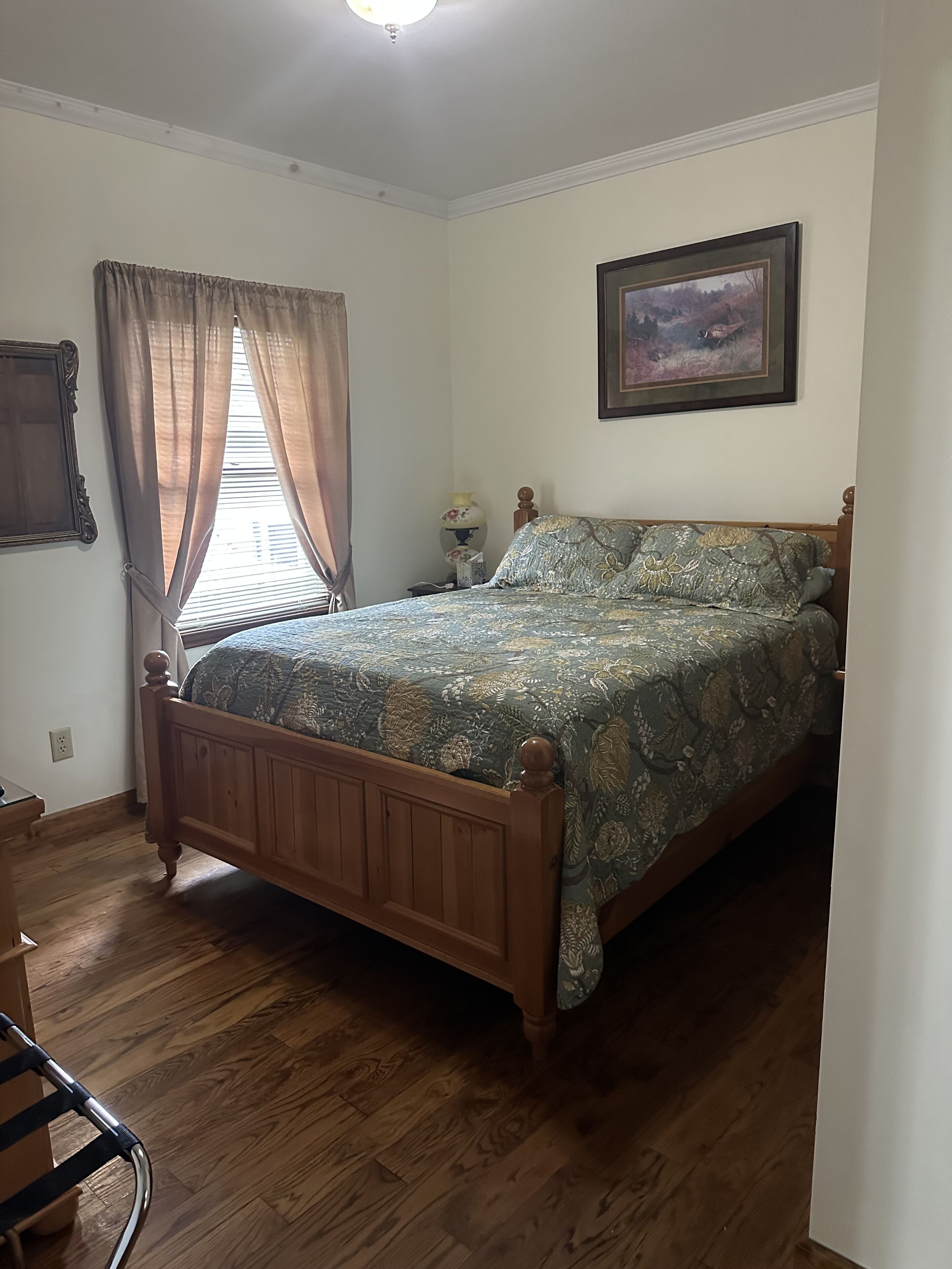 Farmhouse retreat 2 Cottage on Golden Pond!