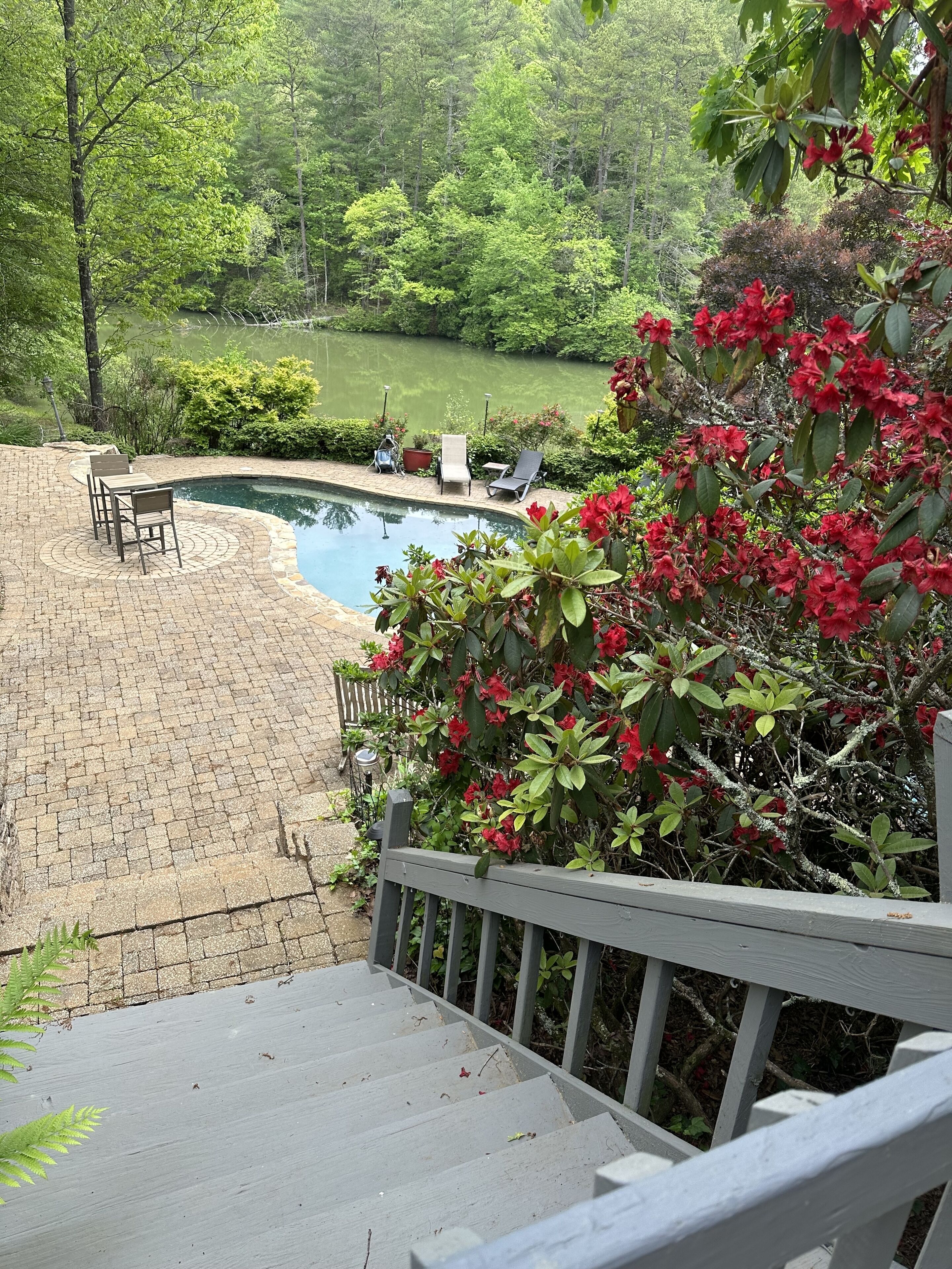 Farmhouse retreat 2 Cottage on Golden Pond!