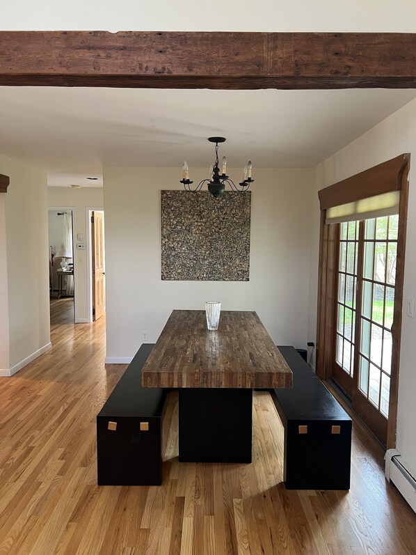 Dining - Sagaponack home with fenced-in Pool. Ideal for young kids. (Sag Harbor)