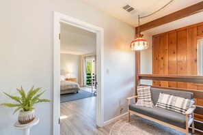 Interior - Hot tub under the stars, Mountain views from Game room. Family-friendly Yosemite fun (North Fork)