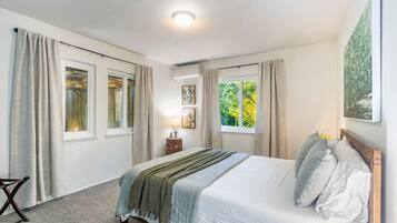 4 bedrooms, desk, iron/ironing board, travel crib