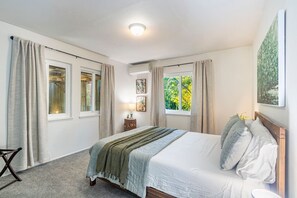 4 bedrooms, desk, iron/ironing board, travel cot