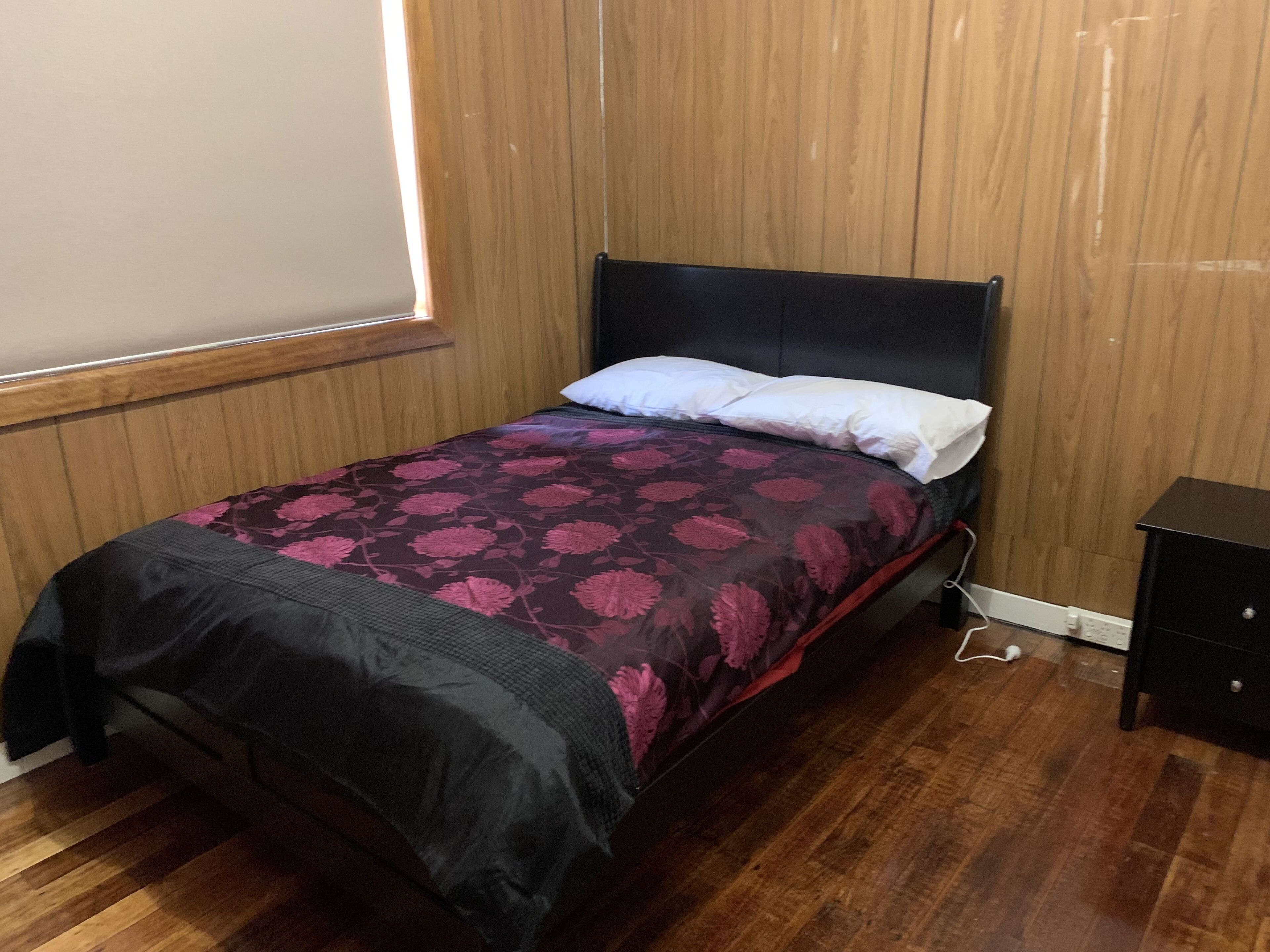 Jasmine Room- 5 minutes walk to Edwards Lake 