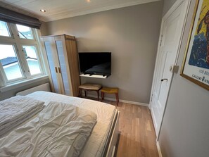 5 chambres, fer et planche à repasser, Wi-Fi, draps fournis