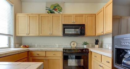 Eagle Crest Resort Townhome, Pool Access, Nearby Golf, Pickleball, Tennis, Large patio, Fireplace