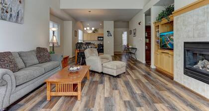 Eagle Crest Townhome, Large spacious patio, Cozy Fireplace, Open floor plan